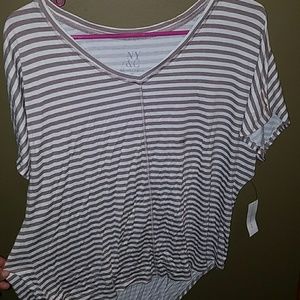 NWT leggings Shirt New York & Company large